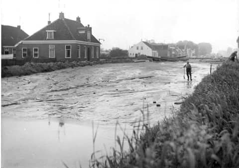 Demping van het oude Winschoterdiep bij Hoogezand-Sappemeer.
